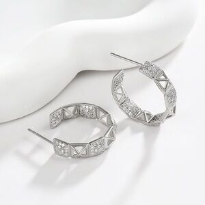 Everyday wearing Hoop minimalist Earrings